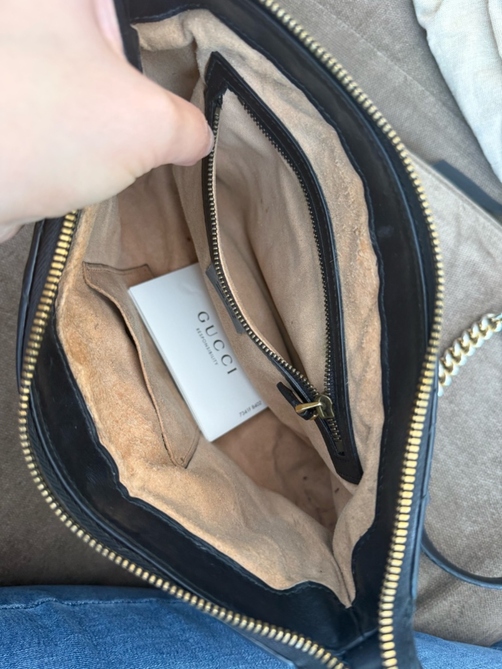 Gucci Medium GG Marmont Shoulder Bag - Picture 7 of 14